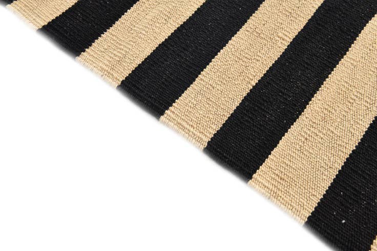 Detail image of 4' 2 x 5' 10 Hand Woven Kilim Modern Wool Rug