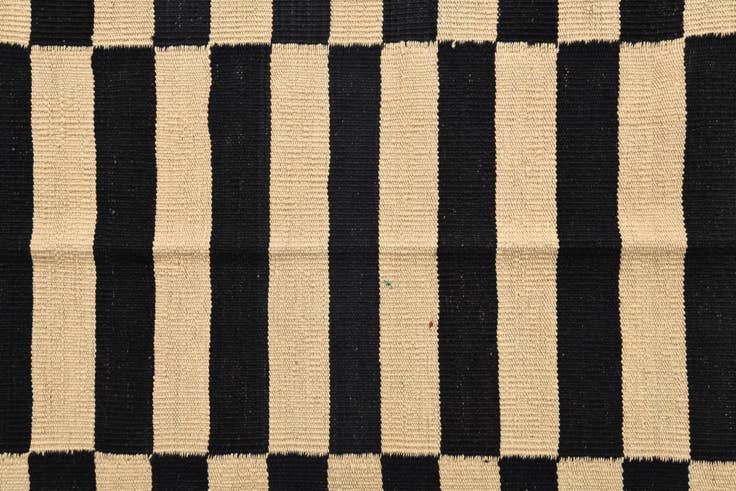 Detail image of 4' 2 x 5' 10 Hand Woven Kilim Modern Wool Rug