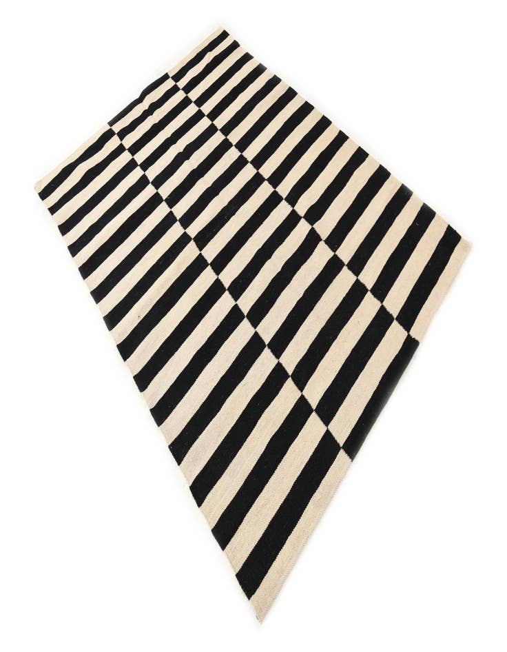 Detail image of 4' 3 x 5' 10 Hand Woven Kilim Modern Wool Rug