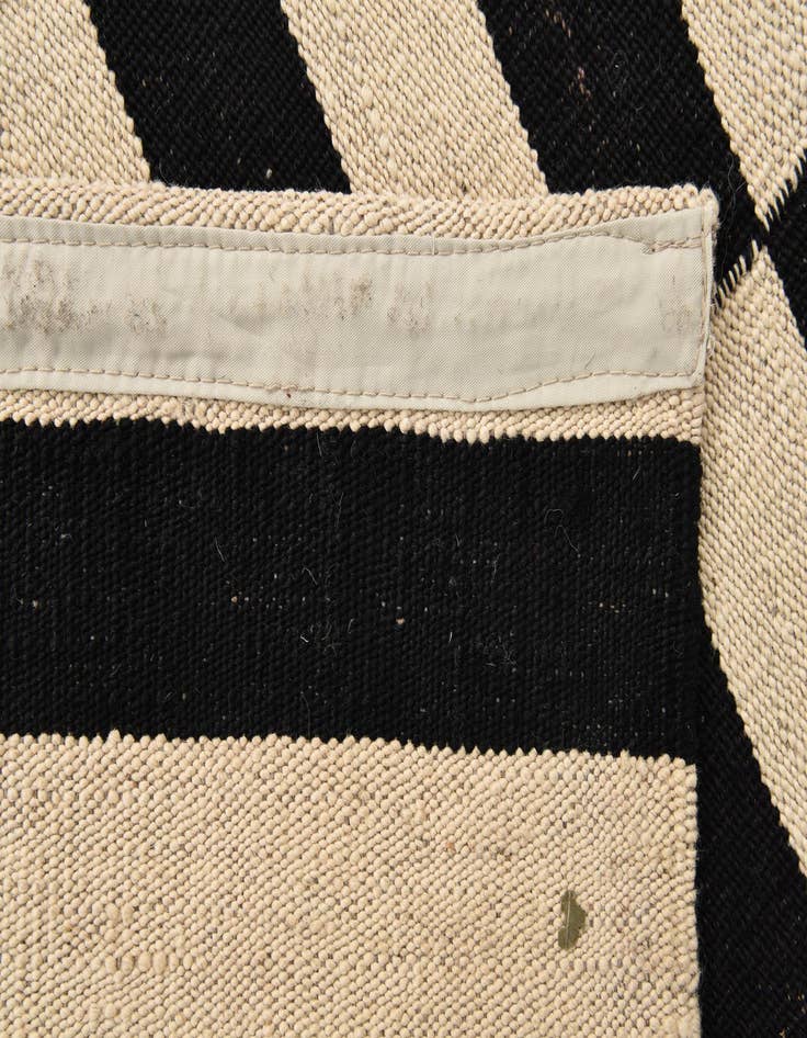 Detail image of 4' 3 x 5' 10  Hand Woven Kilim Modern Wool Rug