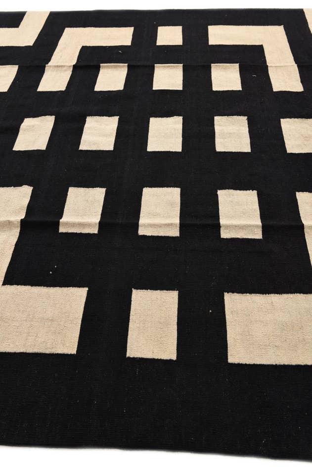 Detail image of 8' 6 x 9' 7 Hand Woven Kilim Modern Wool Rug