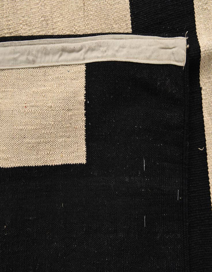 Detail image of 8' 6 x 9' 7  Hand Woven Kilim Modern Wool Rug