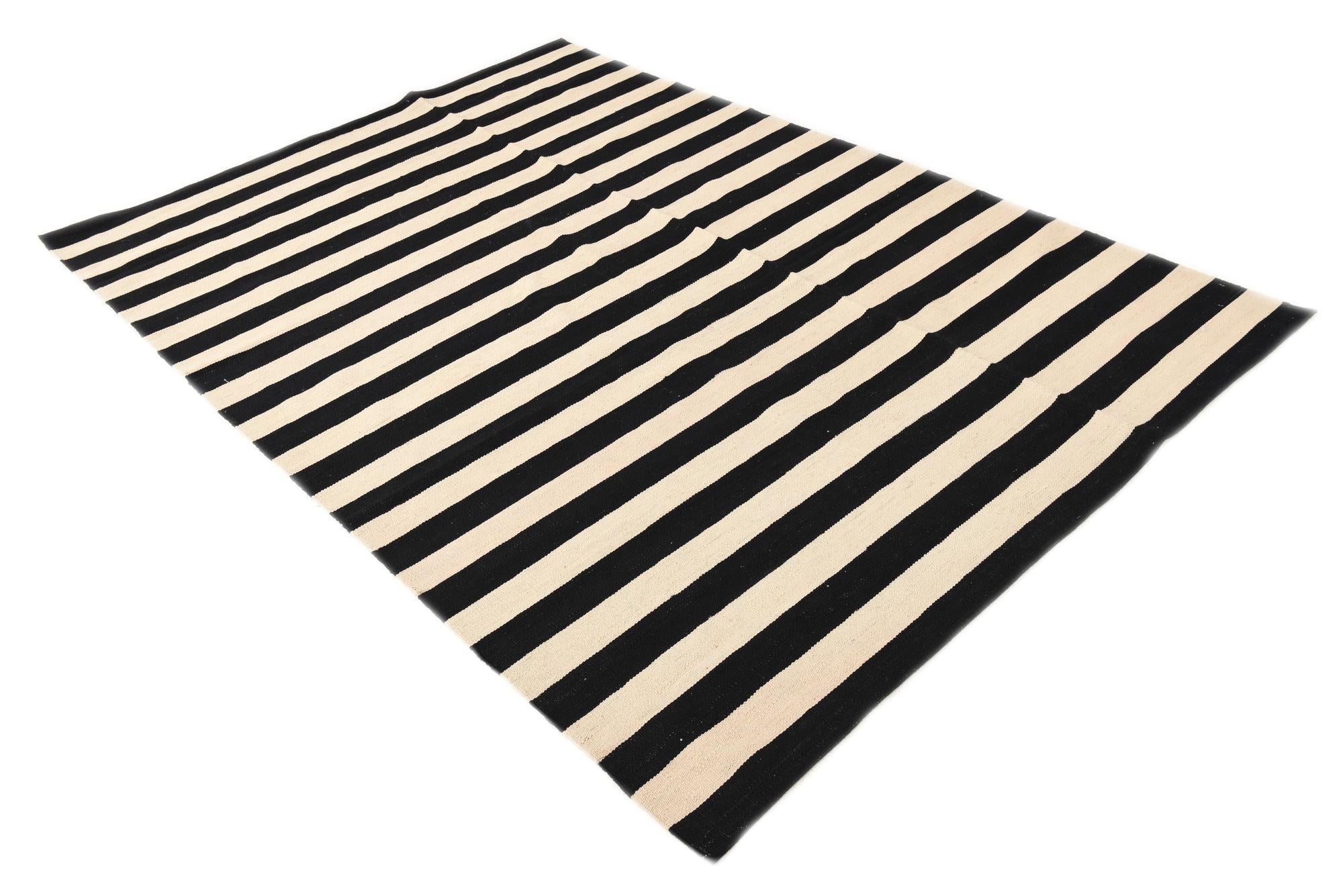 5' 6 x 8' 6 Hand Woven Kilim Modern Wool Rug