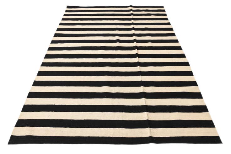 Detail image of 5' 6 x 8' 6 Hand Woven Kilim Modern Wool Rug