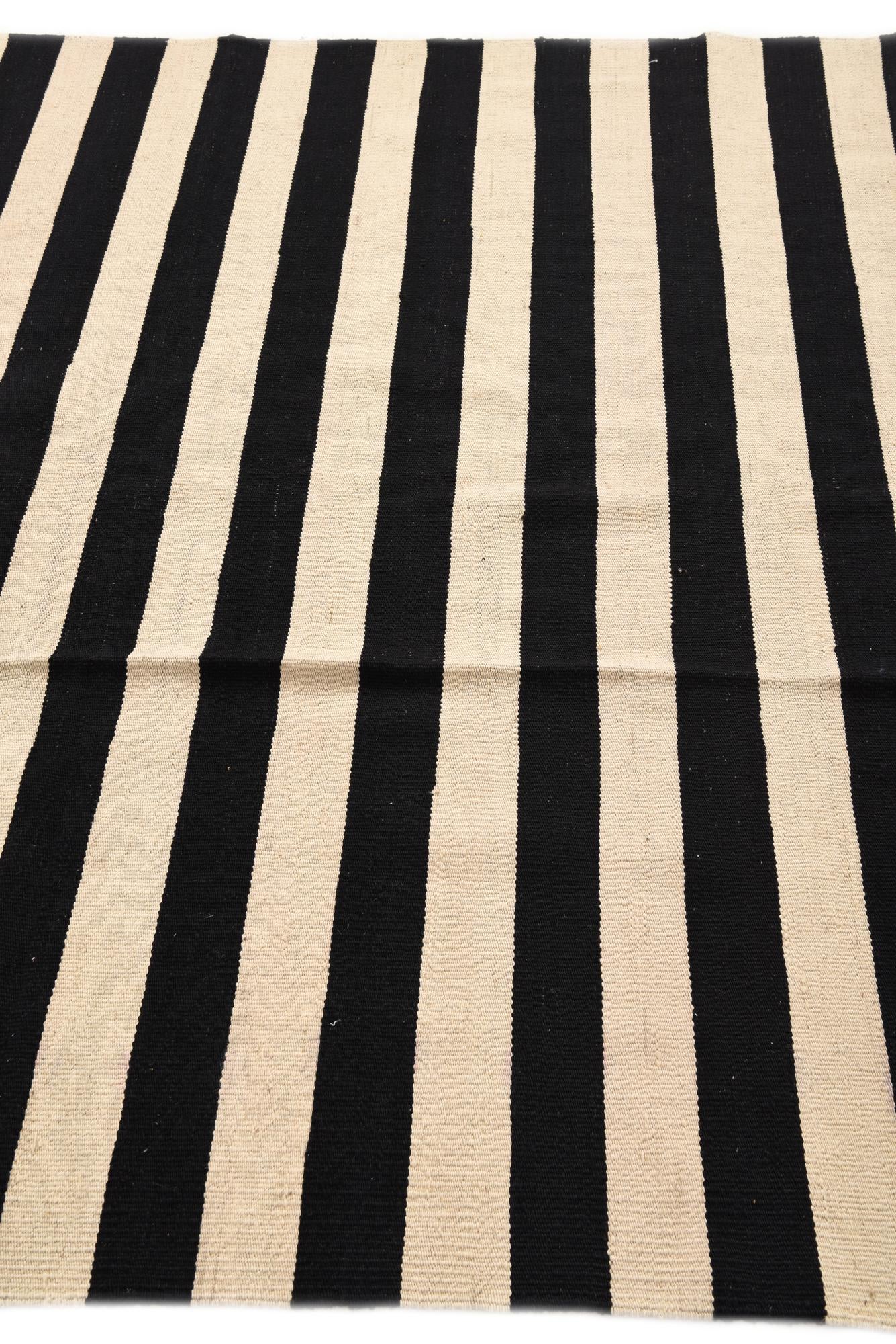 5' 6 x 8' 6 Hand Woven Kilim Modern Wool Rug