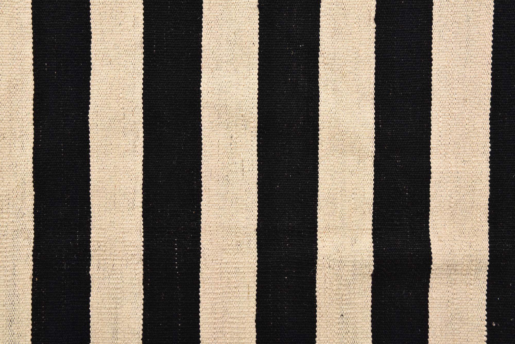 5' 6 x 8' 6 Hand Woven Kilim Modern Wool Rug