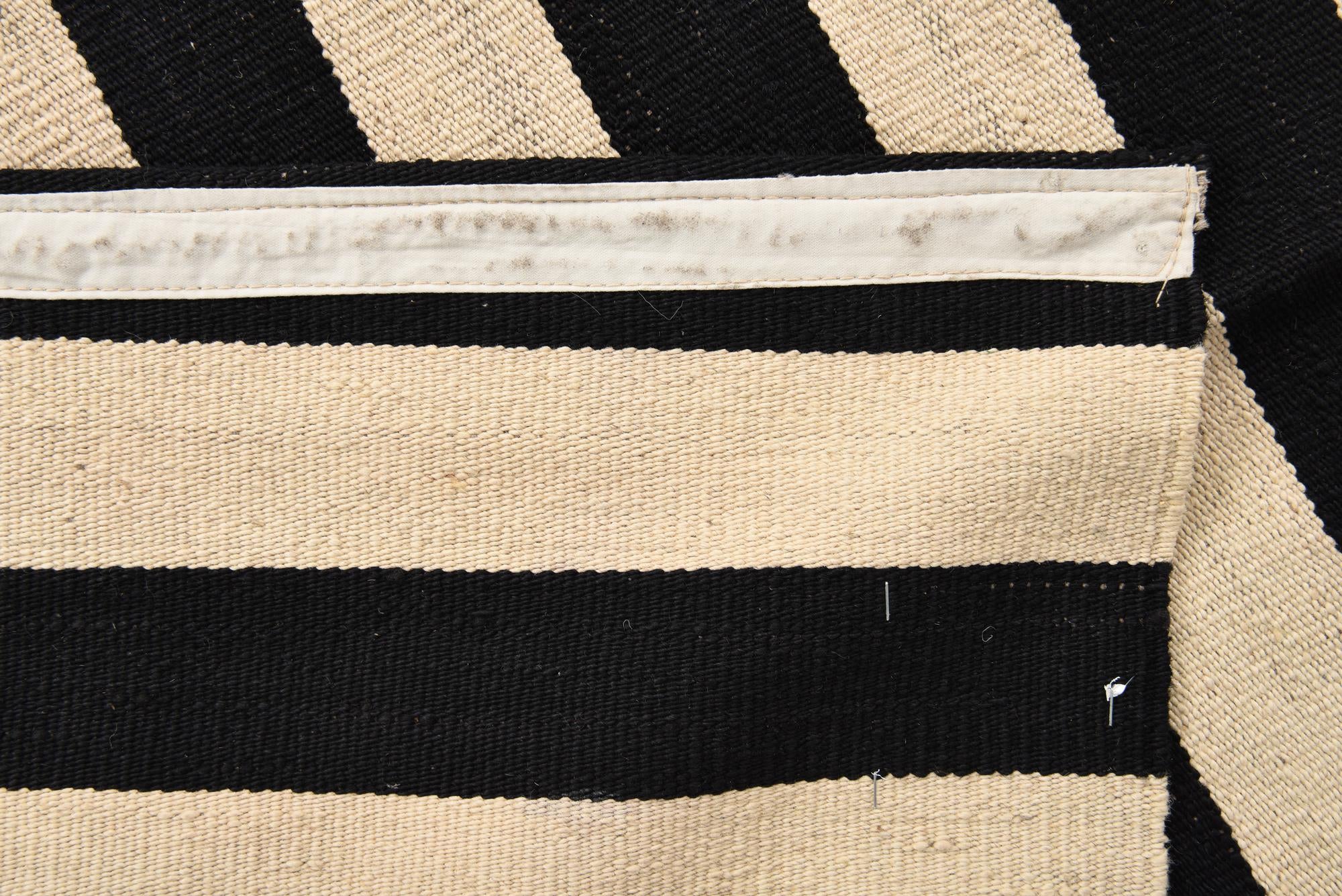 5' 6 x 8' 6 Hand Woven Kilim Modern Wool Rug