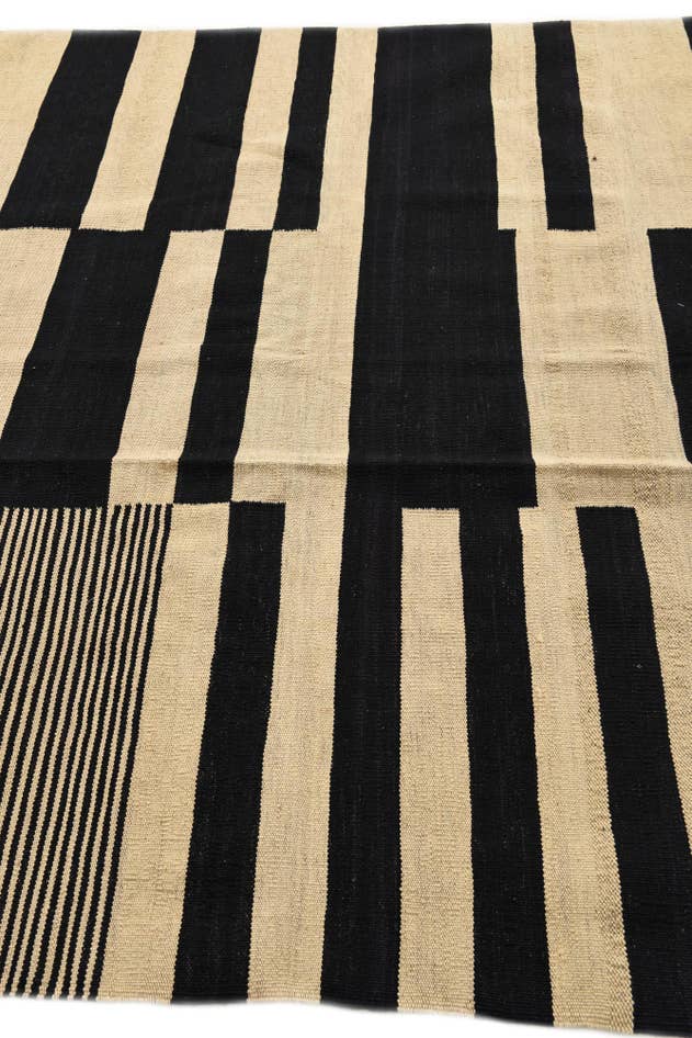 Detail image of 5' 10 x 7' 8 Hand Woven Kilim Modern Wool Rug