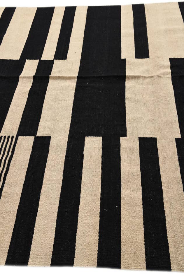 Detail image of 6' 7 x 9' 8 Hand Woven Kilim Modern Wool Rug