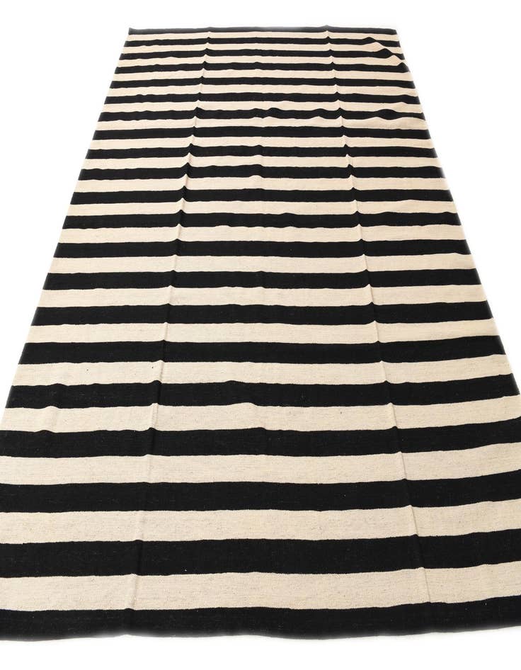 Detail image of 8' 6 x 9' 10  Hand Woven Kilim Modern Wool Rug