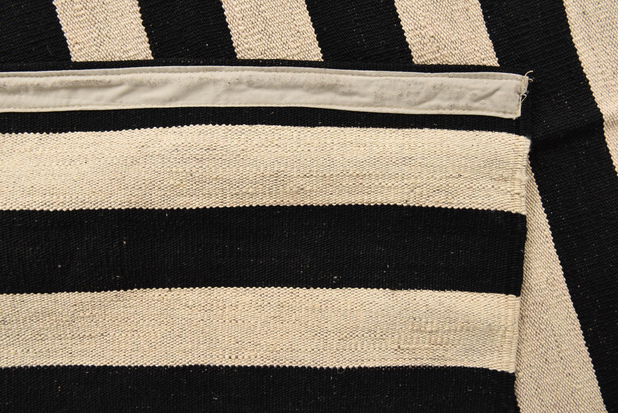 8' 6 x 9' 10 Hand Woven Kilim Modern Wool Rug