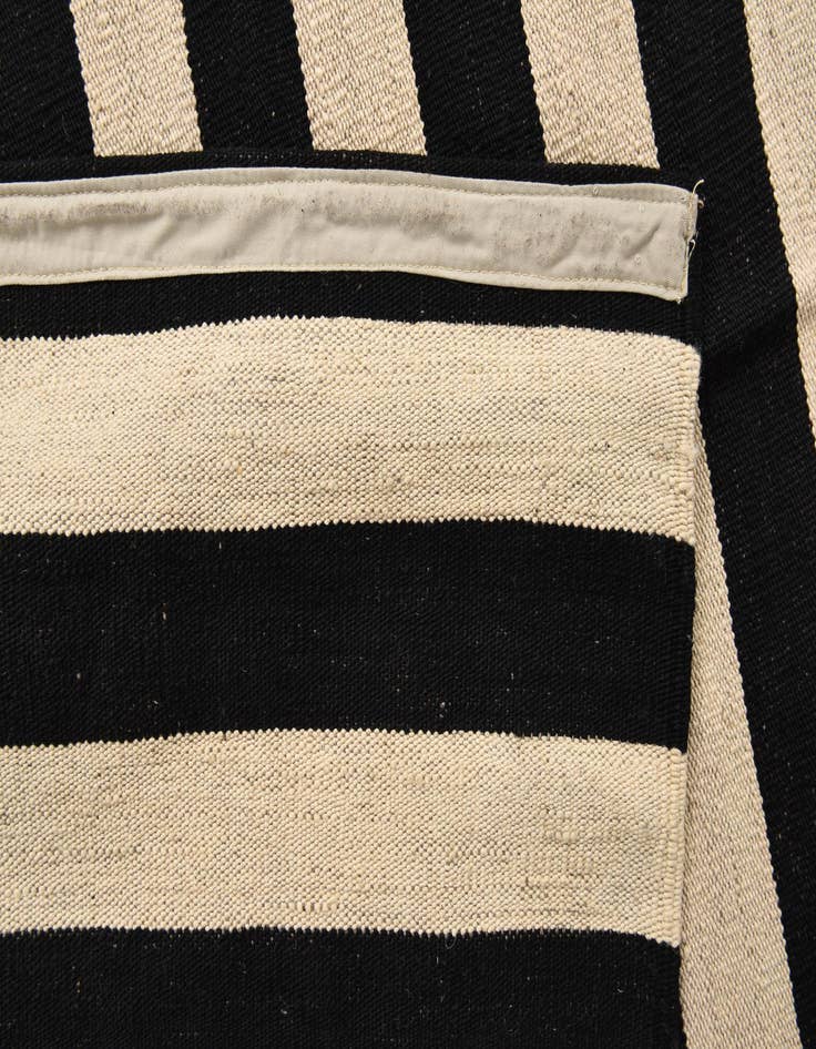 Detail image of 8' 6 x 9' 10  Hand Woven Kilim Modern Wool Rug