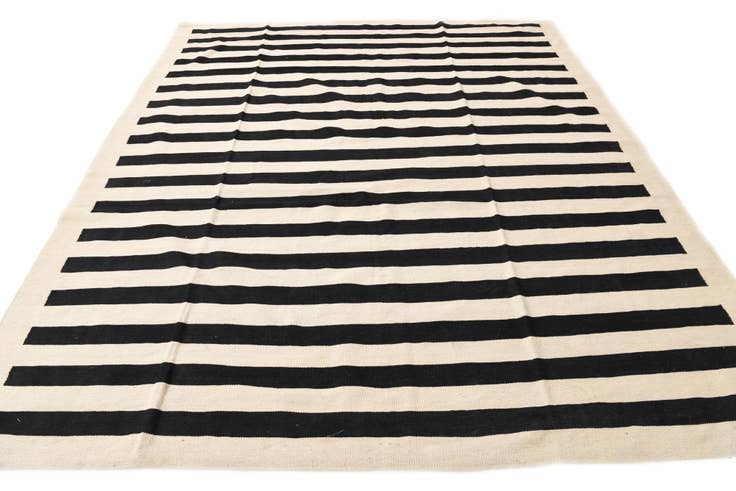Detail image of 8' 4 x 9' 8 Hand Woven Kilim Modern Wool Rug