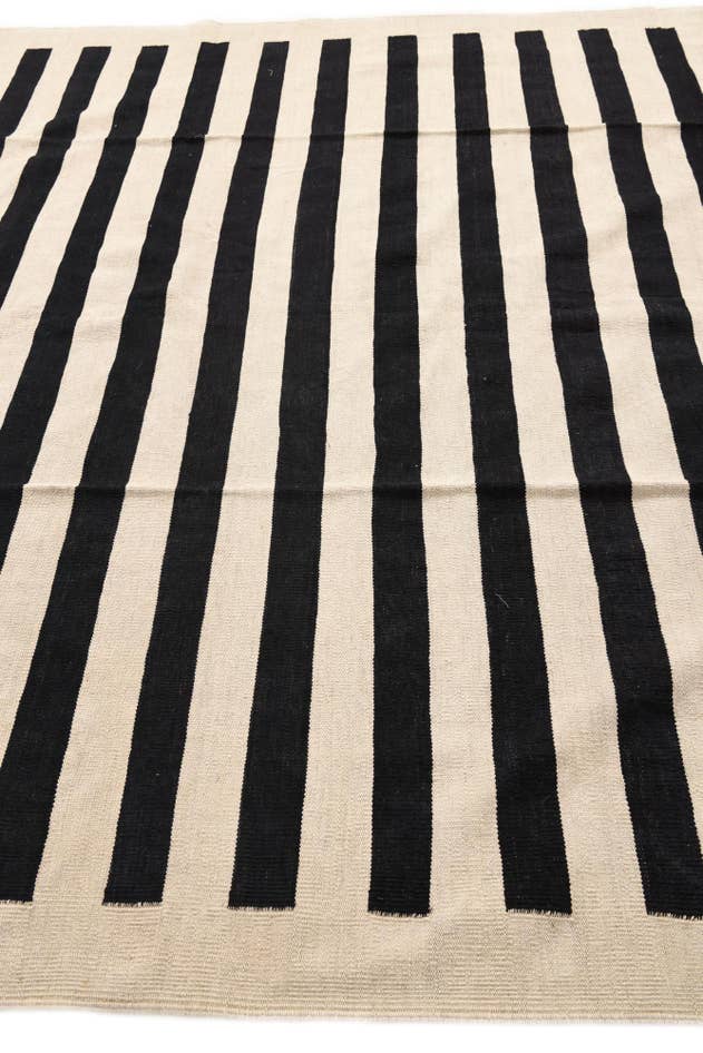 Detail image of 8' 4 x 9' 8 Hand Woven Kilim Modern Wool Rug