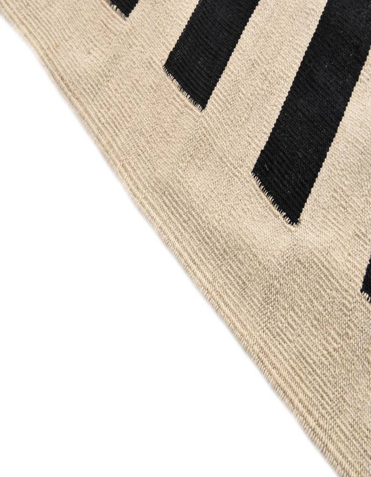 Detail image of 8' 4 x 9' 8  Hand Woven Kilim Modern Wool Rug