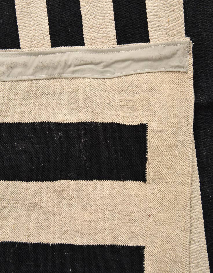 Detail image of 8' 4 x 9' 8  Hand Woven Kilim Modern Wool Rug