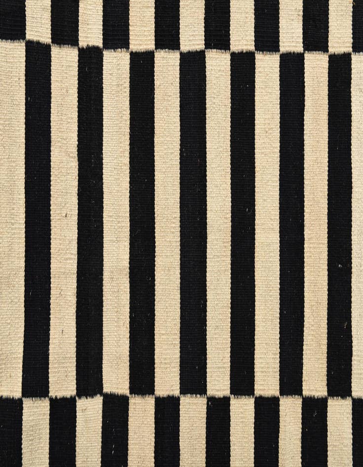 Detail image of 5' 8 x 8'  Hand Woven Kilim Modern Wool Rug