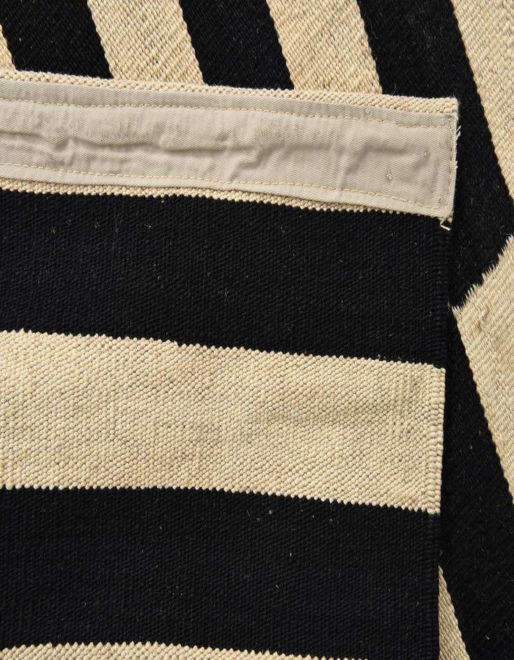 Detail image of 5' 8 x 8'  Hand Woven Kilim Modern Wool Rug