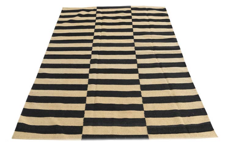 Detail image of 4' 3 x 5' 10 Hand Woven Kilim Modern Wool Rug