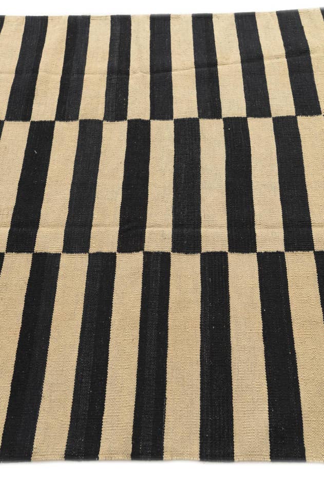 Detail image of 4' 3 x 5' 10 Hand Woven Kilim Modern Wool Rug