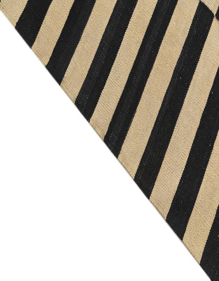 Detail image of 4' 3 x 5' 10  Hand Woven Kilim Modern Wool Rug