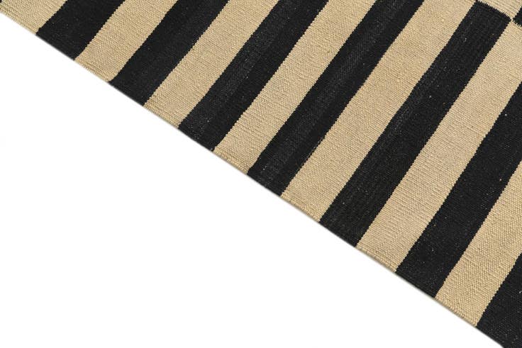Detail image of 4' 3 x 5' 10 Hand Woven Kilim Modern Wool Rug