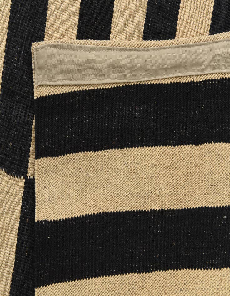 Detail image of 4' 3 x 5' 10  Hand Woven Kilim Modern Wool Rug