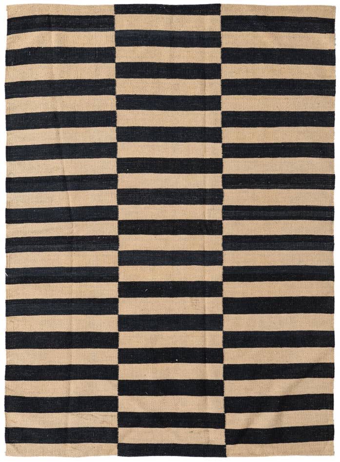 Detail image of 4' 3 x 5' 10 Hand Woven Kilim Modern Wool Rug