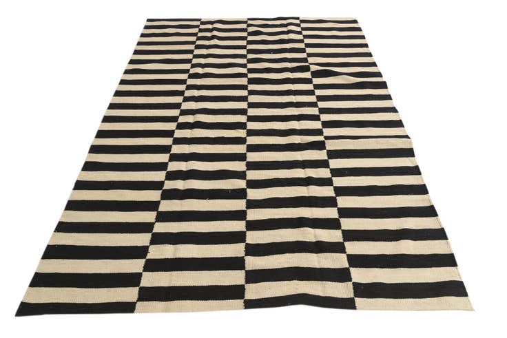 Detail image of 5' 5 x 7' 7 Hand Woven Kilim Modern Wool Rug