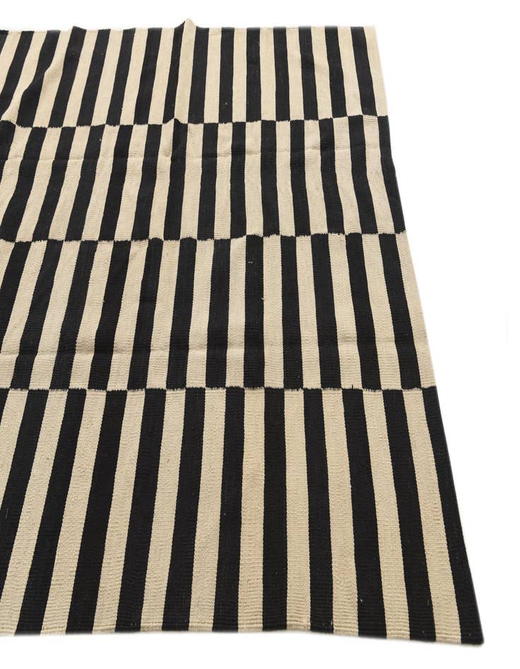 Detail image of 5' 5 x 7' 7 Hand Woven Kilim Modern Wool Rug