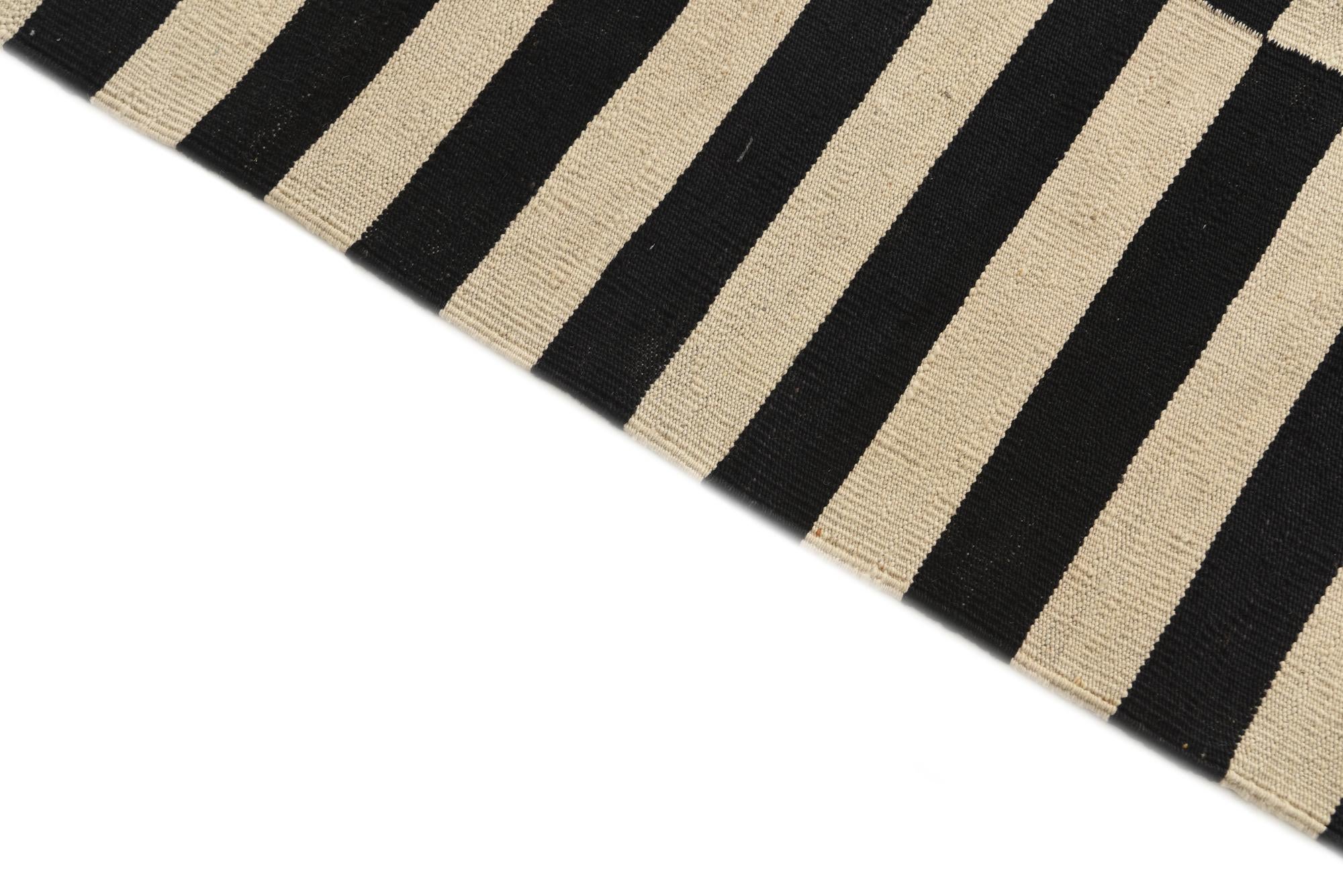 5' 5 x 7' 7 Hand Woven Kilim Modern Wool Rug