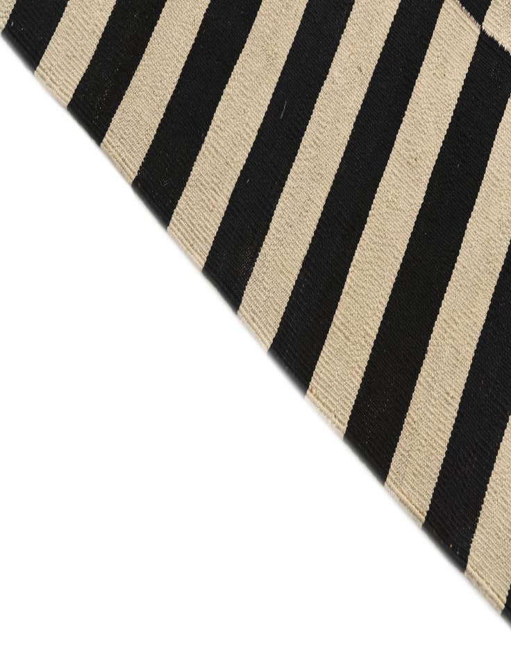 Detail image of 5' 5 x 7' 7  Hand Woven Kilim Modern Wool Rug