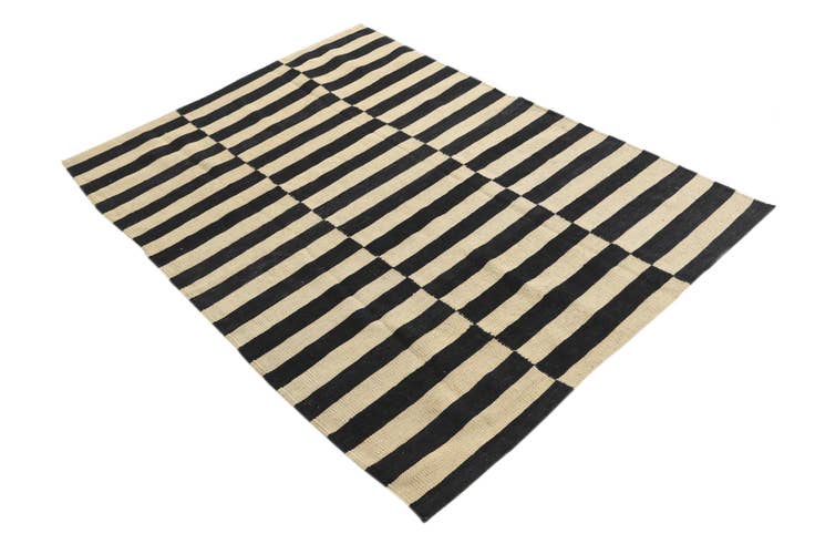 Detail image of 4' 4 x 5' 10 Hand Woven Kilim Modern Wool Rug