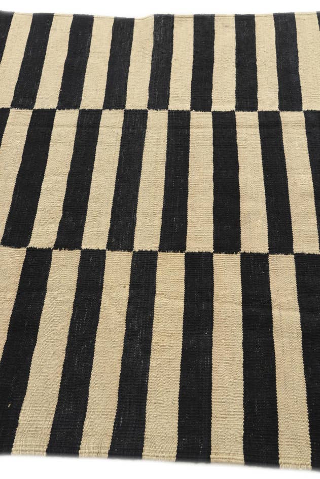 Detail image of 4' 4 x 5' 10 Hand Woven Kilim Modern Wool Rug