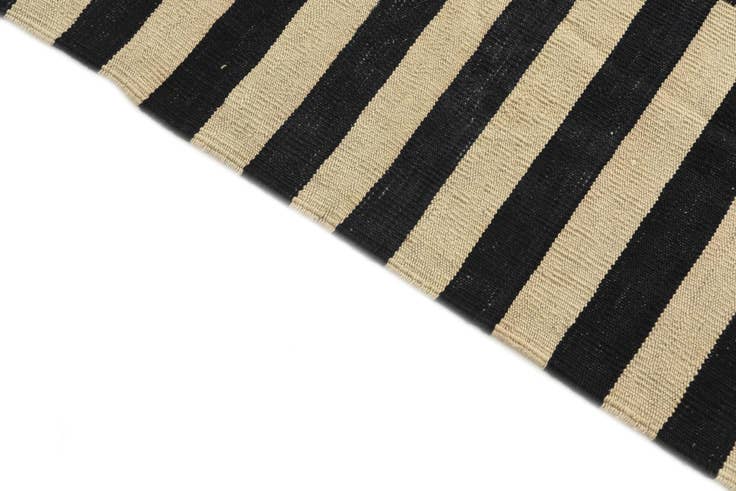 Detail image of 4' 4 x 5' 10 Hand Woven Kilim Modern Wool Rug