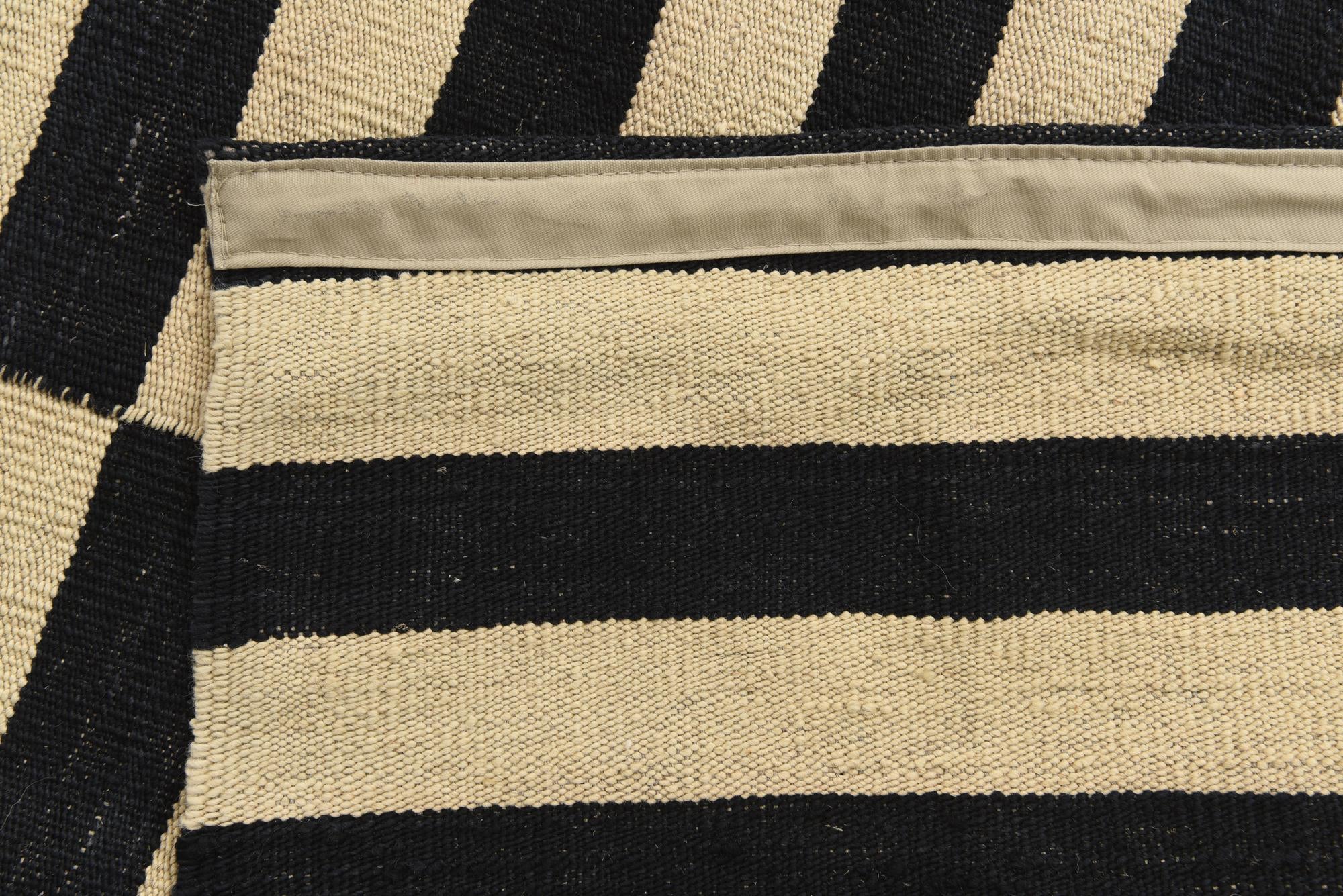 4' 4 x 5' 10 Hand Woven Kilim Modern Wool Rug