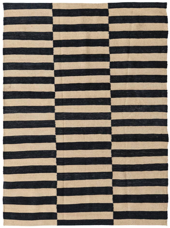 Detail image of 4' 4 x 5' 10 Hand Woven Kilim Modern Wool Rug