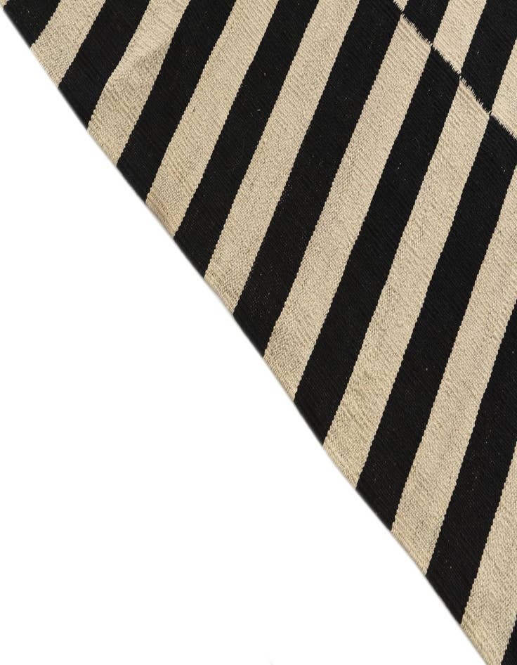 Detail image of 5' 8 x 7' 9  Hand Woven Kilim Modern Wool Rug