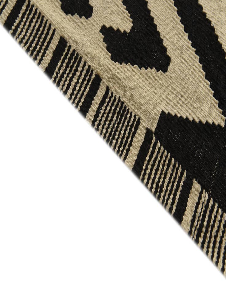 Detail image of 7' x 9' 5  Hand Woven Kilim Modern Wool Rug