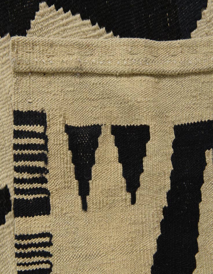 Detail image of 7' x 9' 5  Hand Woven Kilim Modern Wool Rug