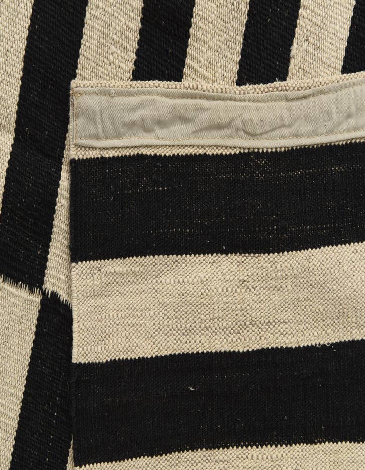 Detail image of 4' 9 x 6' 3  Hand Woven Kilim Modern Wool Rug