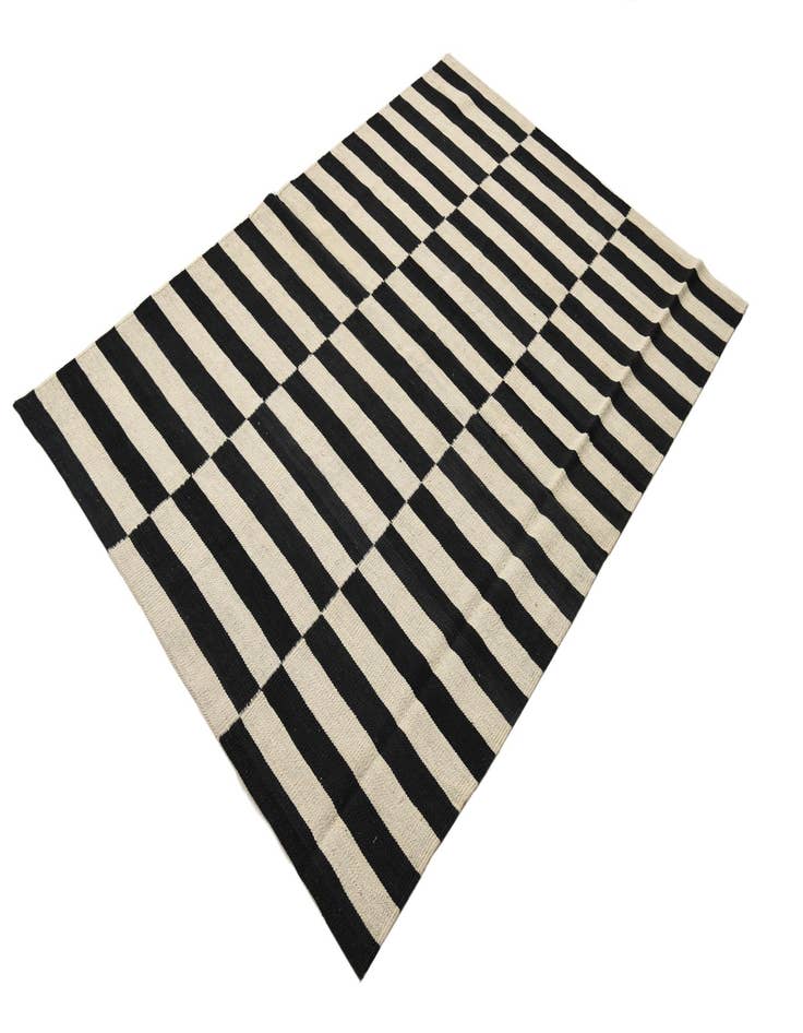 Detail image of 4' 2 x 5' 10  Hand Woven Kilim Modern Wool Rug