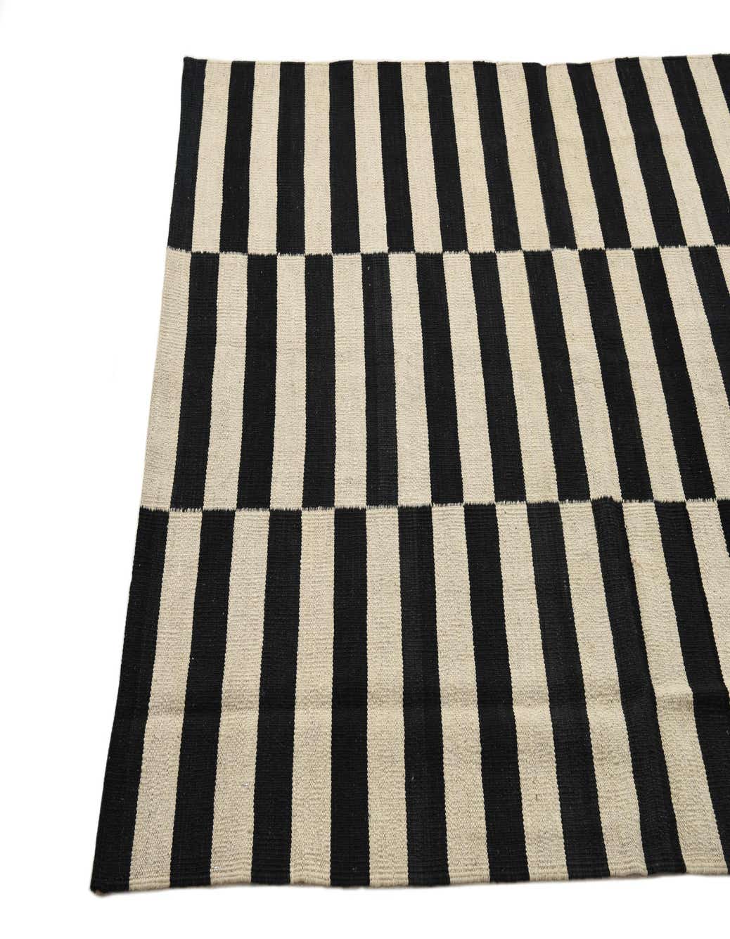 Detail image of 4' 2 x 5' 10  Hand Woven Kilim Modern Wool Rug