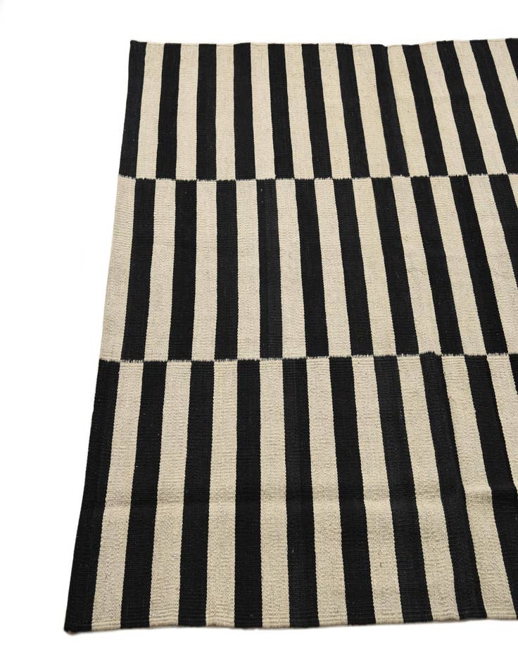 Detail image of 4' 2 x 5' 10  Hand Woven Kilim Modern Wool Rug