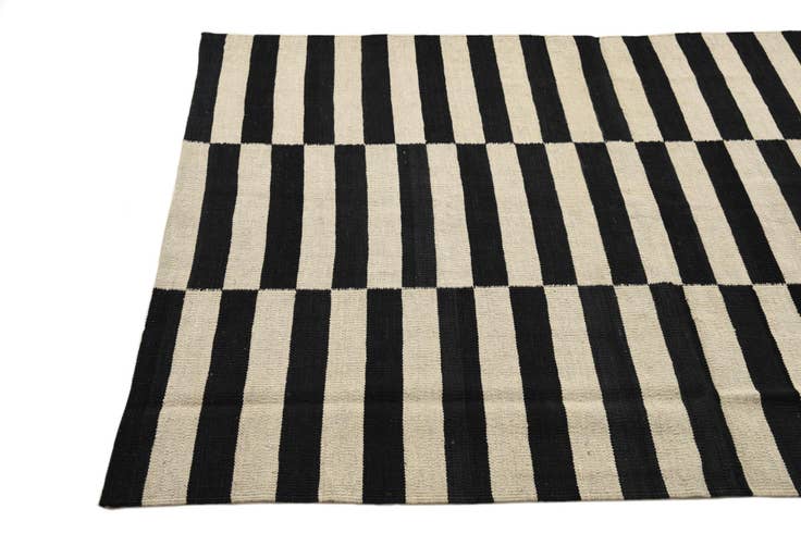 Detail image of 4' 2 x 5' 10 Hand Woven Kilim Modern Wool Rug