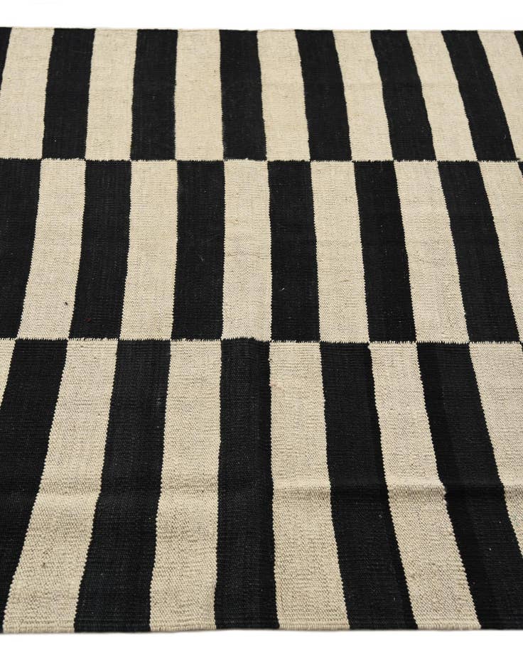 Detail image of 4' 2 x 5' 10  Hand Woven Kilim Modern Wool Rug