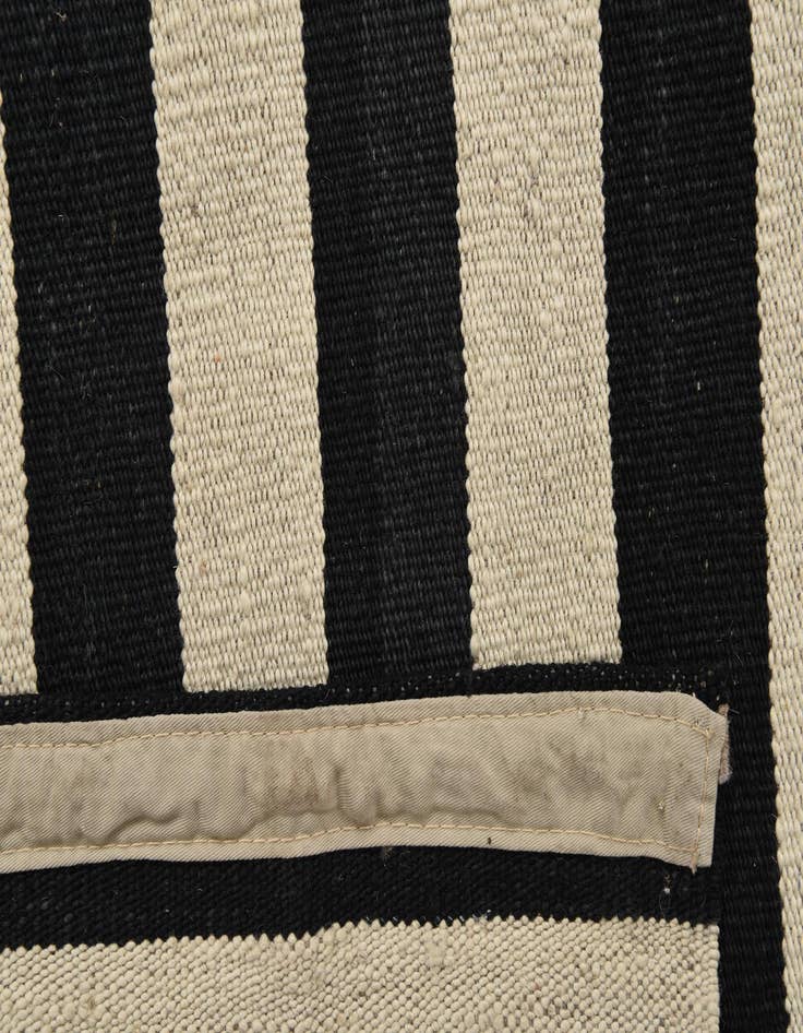 Detail image of 4' 2 x 5' 10  Hand Woven Kilim Modern Wool Rug