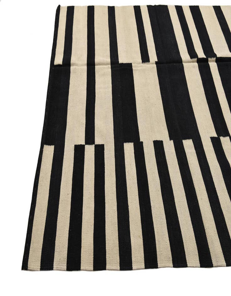 Detail image of 5' 8 x 7' 7  Hand Woven Kilim Modern Wool Rug