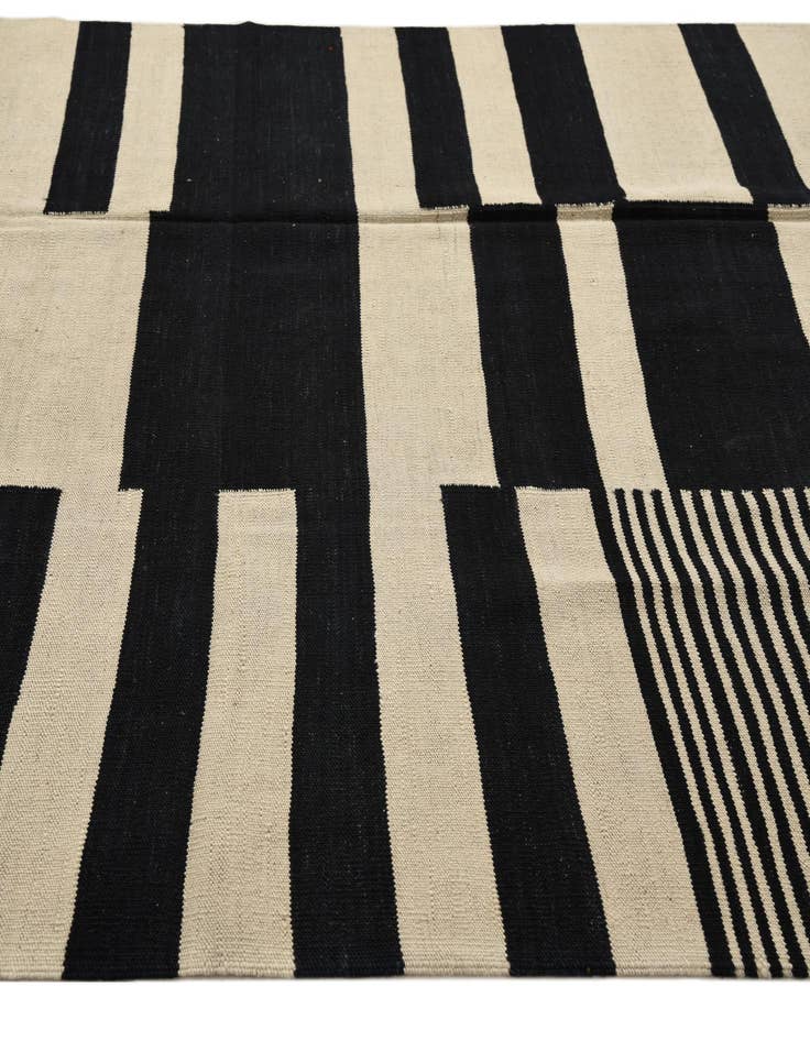 Detail image of 5' 8 x 7' 7  Hand Woven Kilim Modern Wool Rug