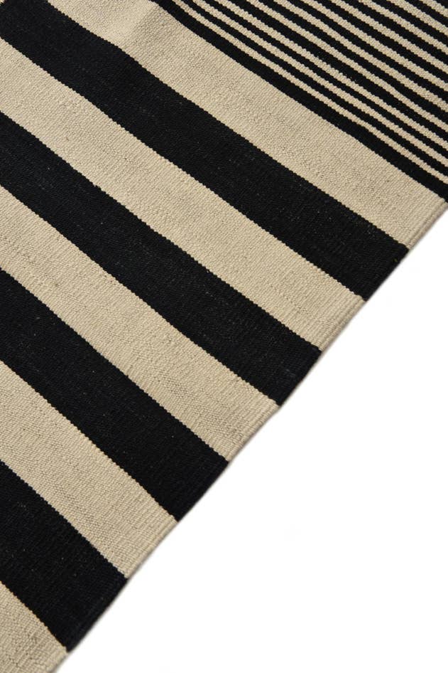 Detail image of 5' 8 x 7' 7 Hand Woven Kilim Modern Wool Rug